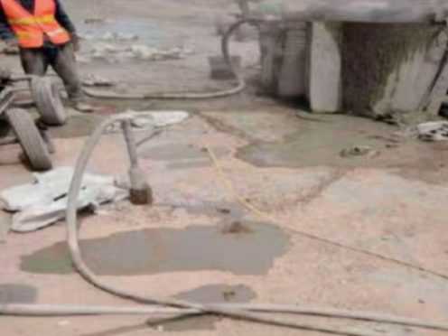 梅州水泥混凝土路面板底注浆技术 路面脱空注浆整治方案