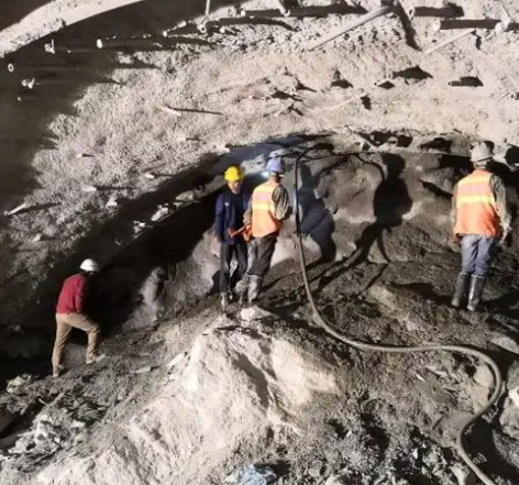 梅州拱顶带模注浆料的施工流程及注意事项